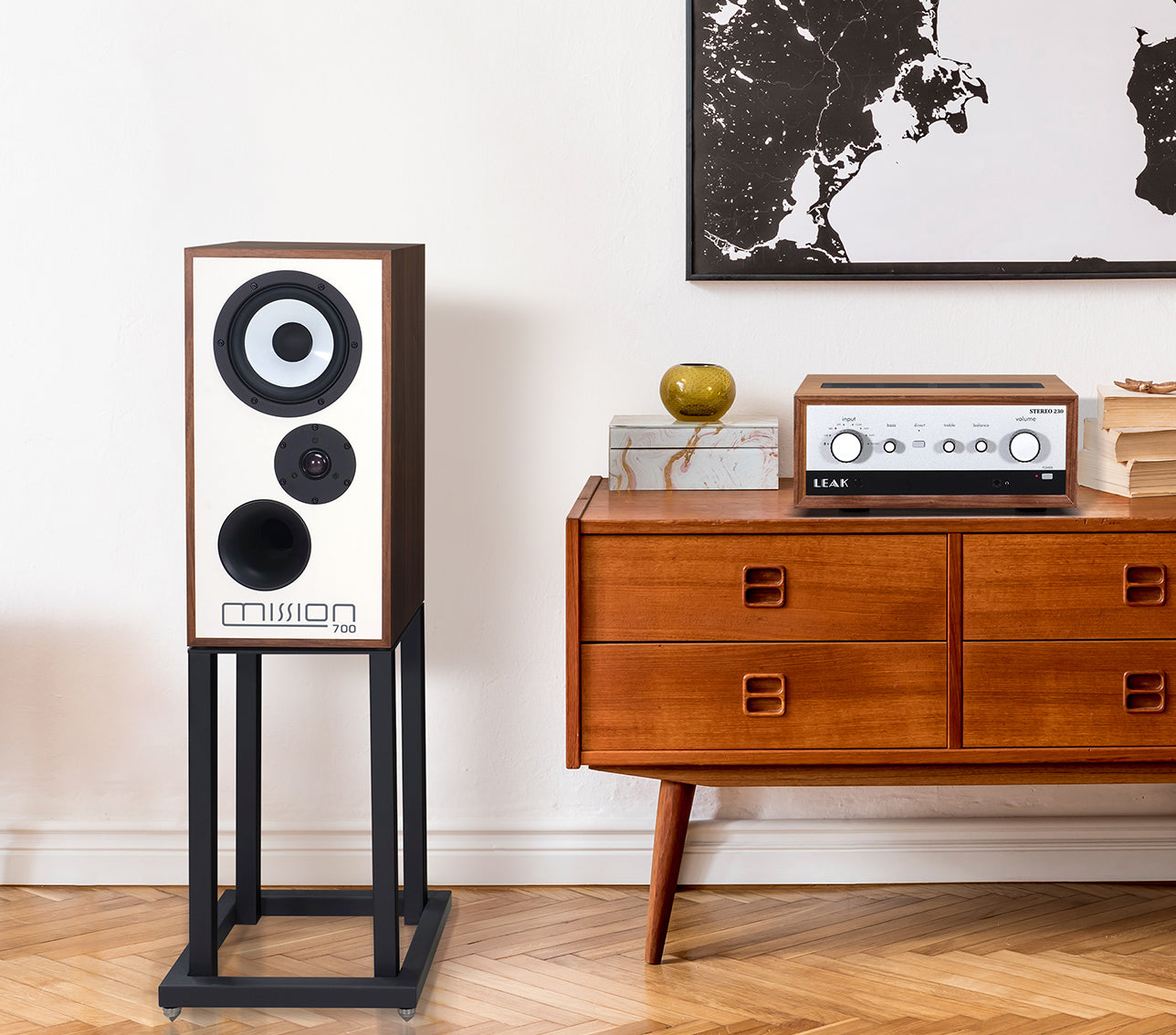 Mission 700 + Stands & Leak Stereo 230